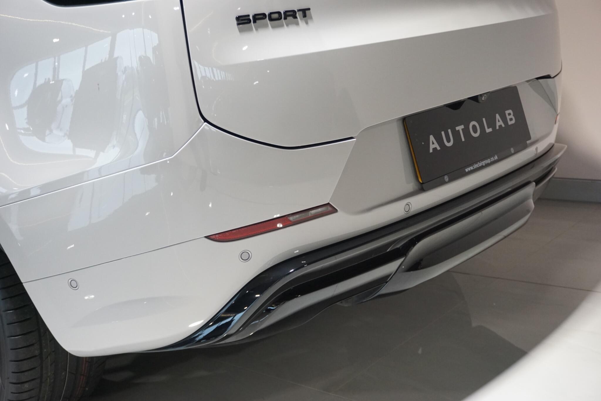 Land Rover Range Rover Sport 3.0 D300 MHEV Dynamic SE SUV 5dr Diesel Auto 4WD Euro 6 (s/s) (300 ps)